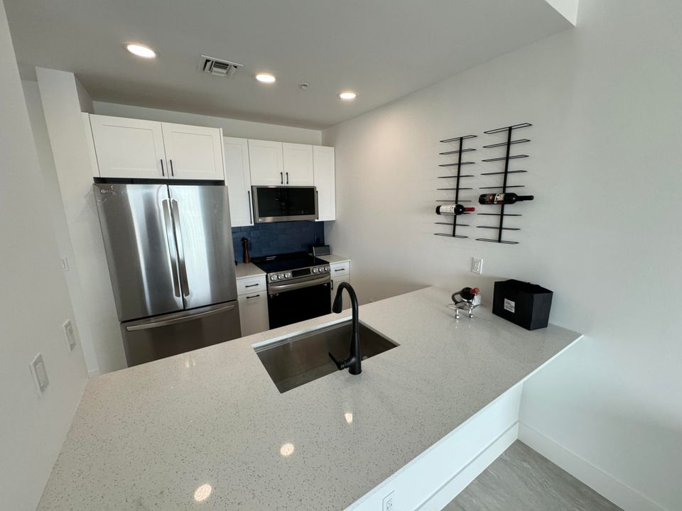 出租: $2,350 (1 贝兹, 1 浴室, 733 平方英尺)