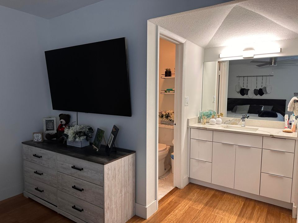 En Venta: $260,000 (2 camas, 2 baños, 1023 Pies cuadrados)