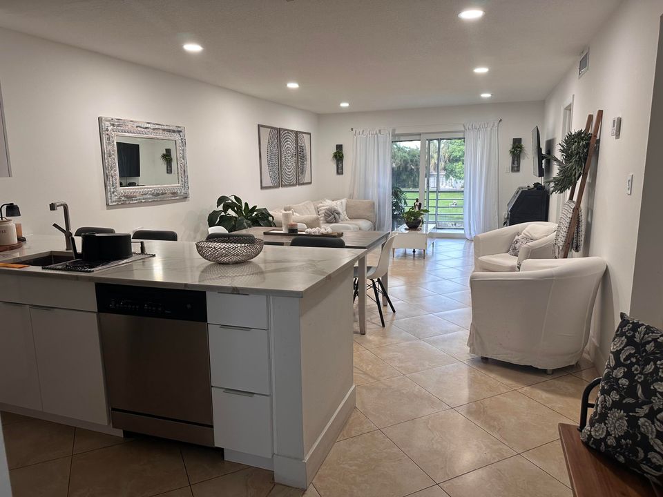 En Venta: $260,000 (2 camas, 2 baños, 1023 Pies cuadrados)