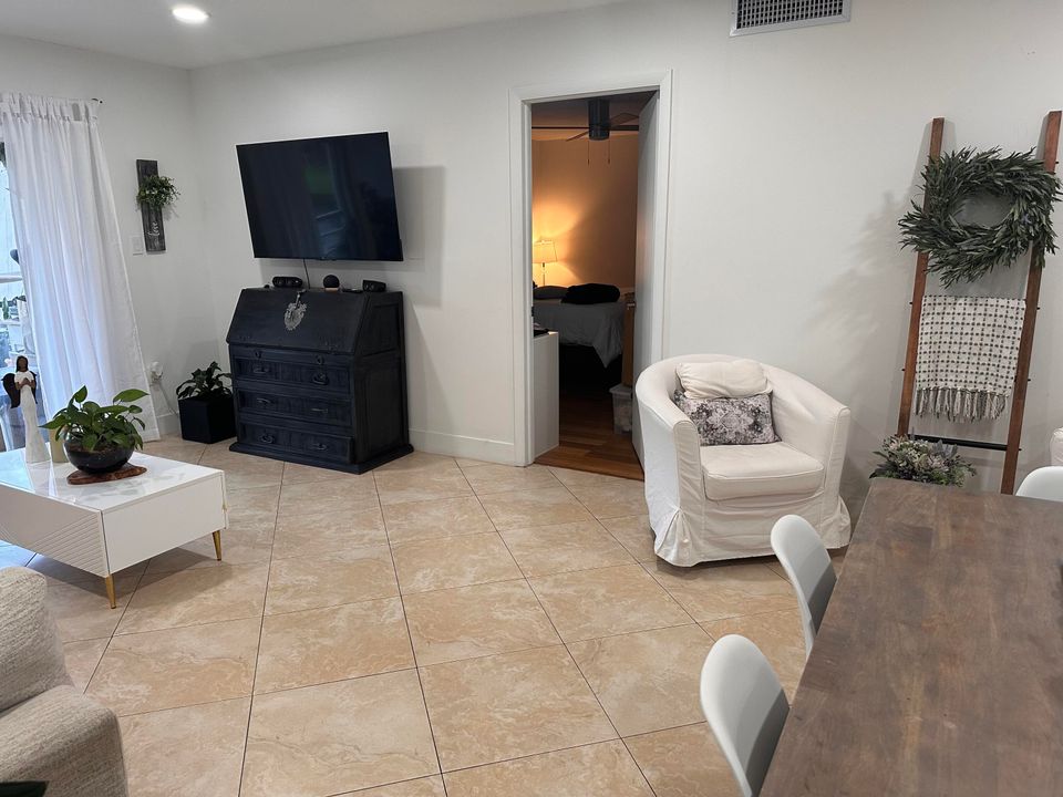 En Venta: $260,000 (2 camas, 2 baños, 1023 Pies cuadrados)