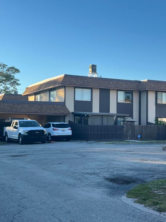 For Rent: $2,500 (2 beds, 1 baths, 986 Square Feet)