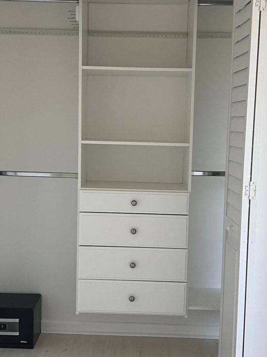 For Rent: $2,500 (2 beds, 1 baths, 986 Square Feet)