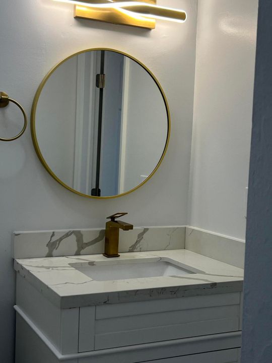 For Rent: $2,500 (2 beds, 1 baths, 986 Square Feet)