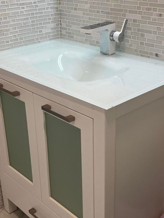 For Rent: $2,500 (2 beds, 1 baths, 986 Square Feet)