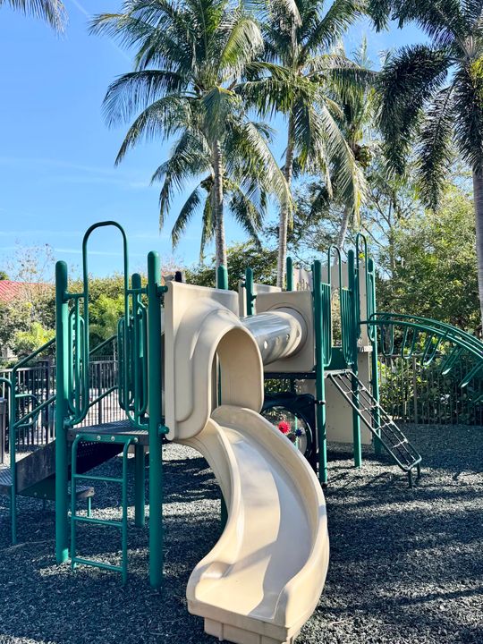 For Sale: $359,000 (3 beds, 2 baths, 1551 Square Feet)