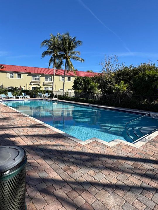 For Sale: $359,000 (3 beds, 2 baths, 1551 Square Feet)