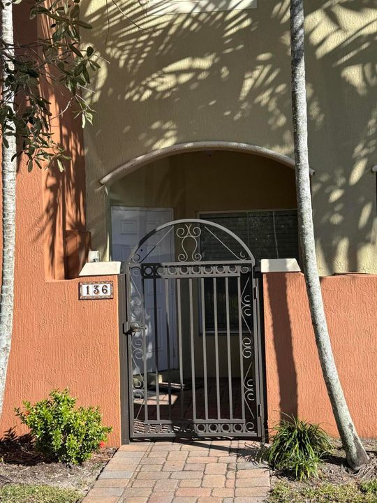 For Sale: $359,000 (3 beds, 2 baths, 1551 Square Feet)