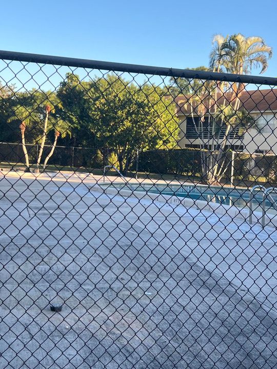 For Rent: $2,500 (2 beds, 1 baths, 986 Square Feet)