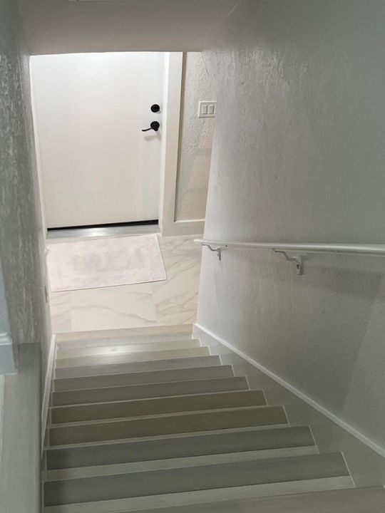 For Rent: $2,500 (2 beds, 1 baths, 986 Square Feet)