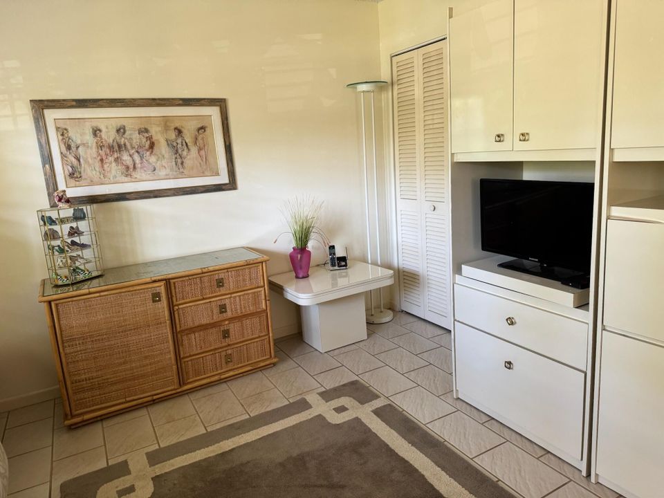 For Sale: $169,000 (2 beds, 2 baths, 1205 Square Feet)