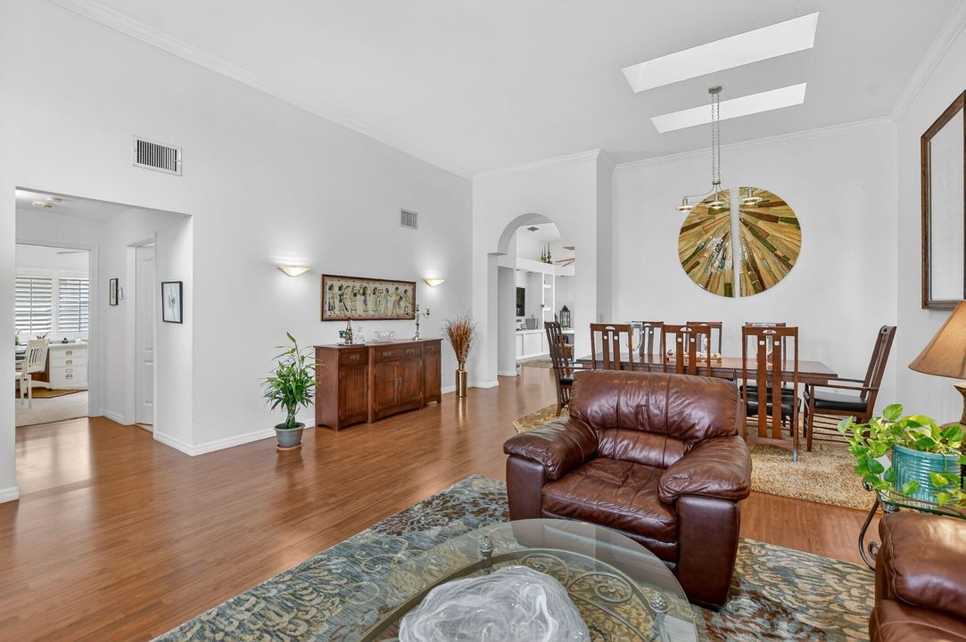 En Venta: $760,000 (3 camas, 2 baños, 2142 Pies cuadrados)