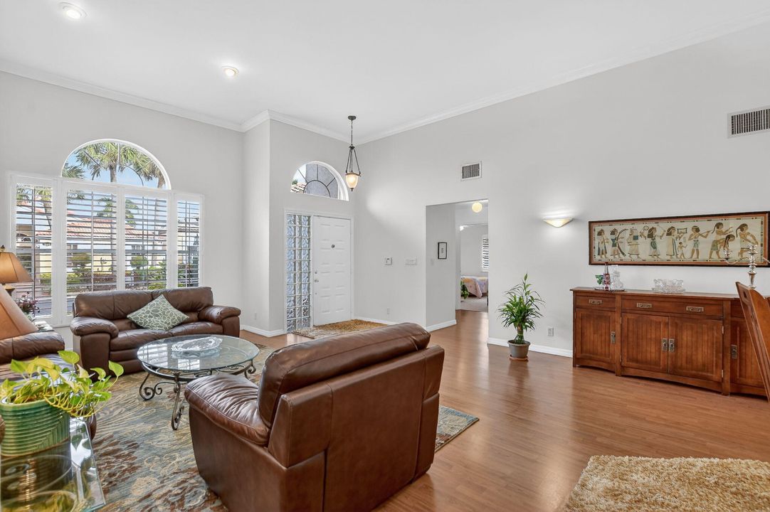 En Venta: $760,000 (3 camas, 2 baños, 2142 Pies cuadrados)