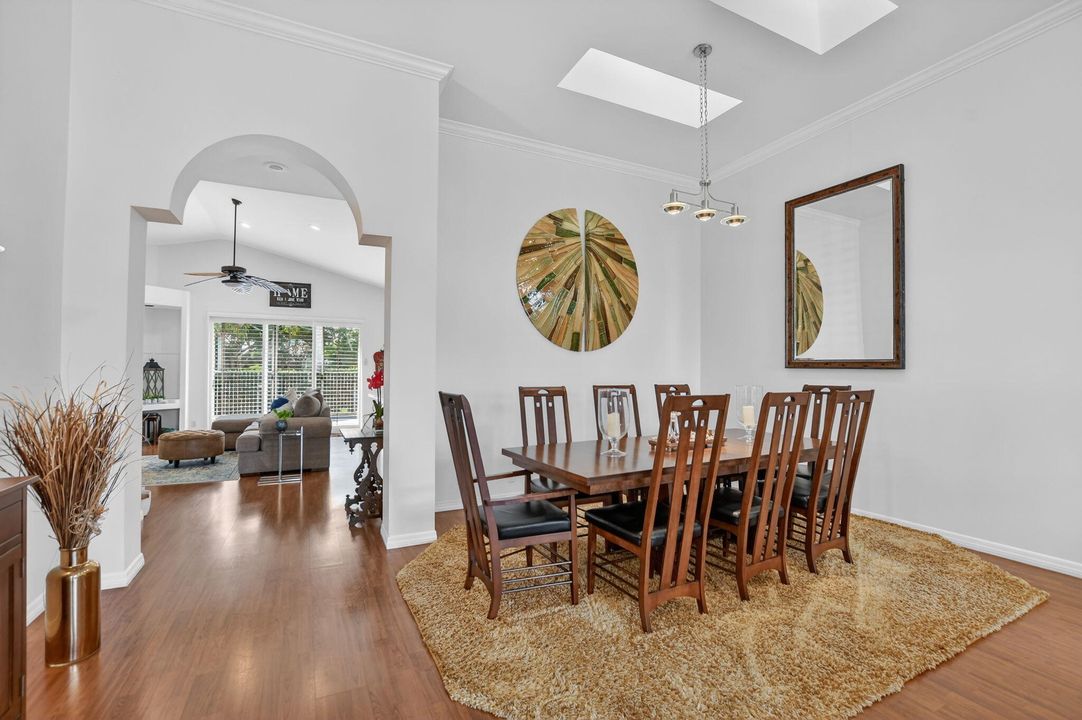 En Venta: $760,000 (3 camas, 2 baños, 2142 Pies cuadrados)