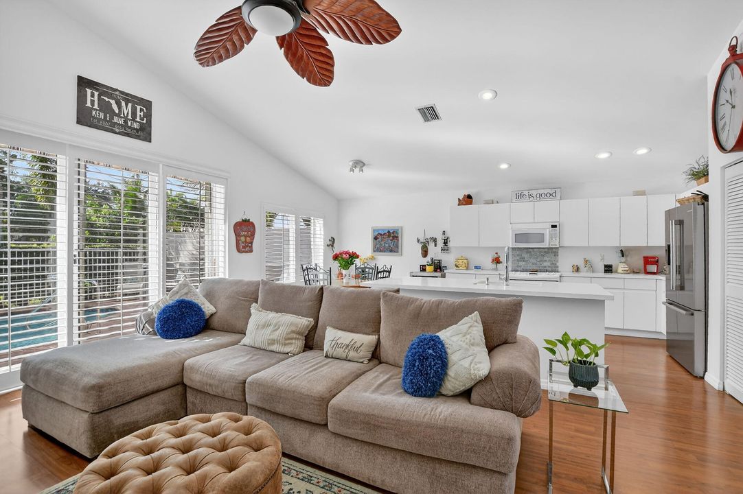 En Venta: $760,000 (3 camas, 2 baños, 2142 Pies cuadrados)