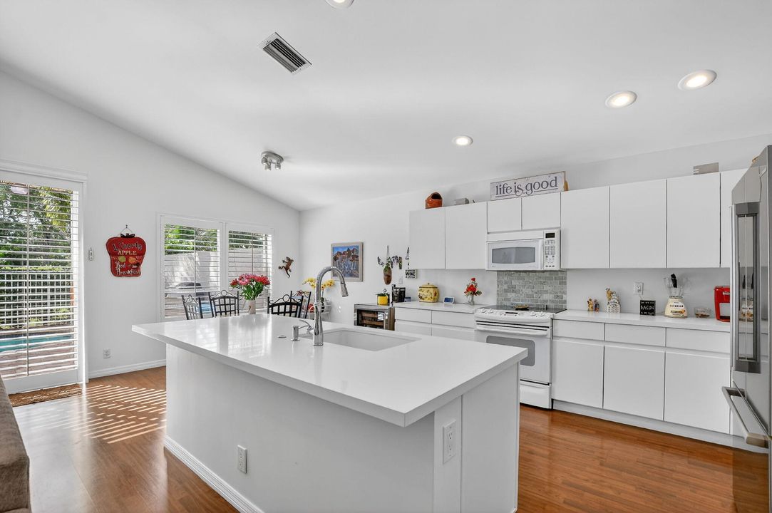 En Venta: $760,000 (3 camas, 2 baños, 2142 Pies cuadrados)