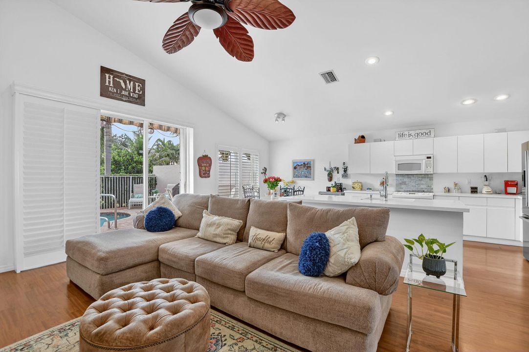 En Venta: $760,000 (3 camas, 2 baños, 2142 Pies cuadrados)