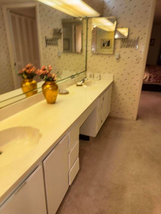 For Sale: $169,000 (2 beds, 2 baths, 1205 Square Feet)