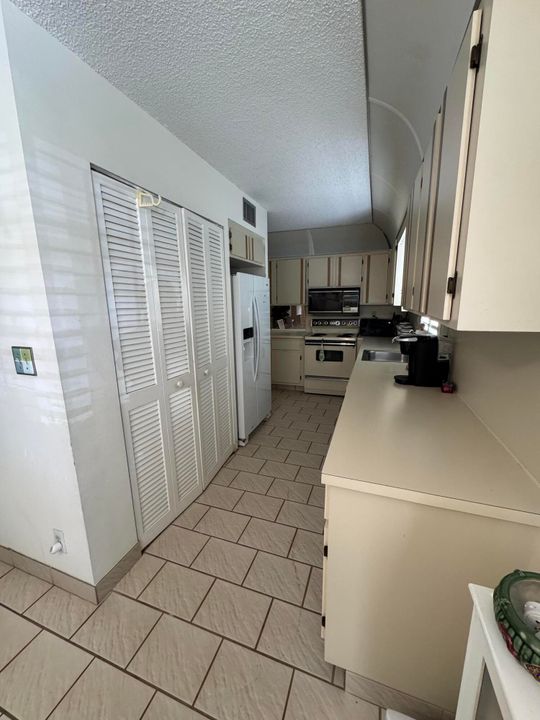 For Sale: $169,000 (2 beds, 2 baths, 1205 Square Feet)