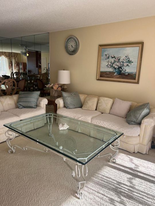 For Sale: $160,000 (2 beds, 2 baths, 1060 Square Feet)