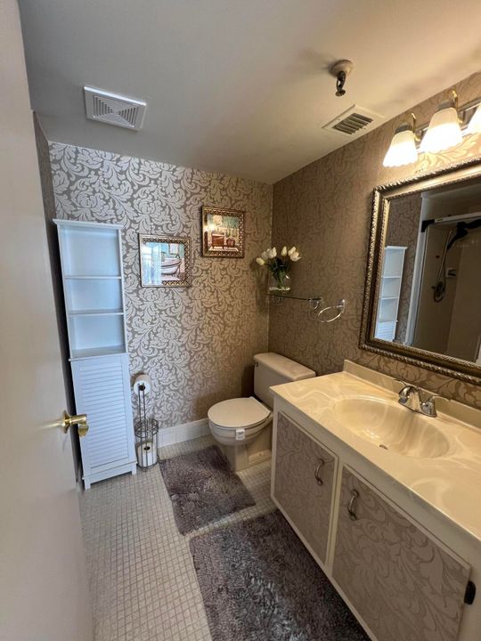 For Sale: $160,000 (2 beds, 2 baths, 1060 Square Feet)