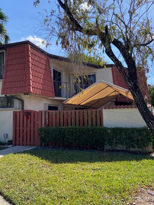 出租: $2,200 (2 贝兹, 2 浴室, 1218 平方英尺)