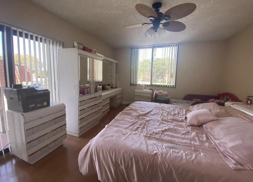 出租: $2,200 (2 贝兹, 2 浴室, 1218 平方英尺)