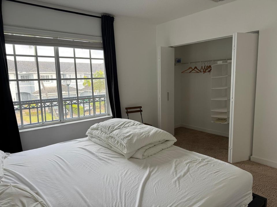 For Rent: $2,650 (2 beds, 2 baths, 1120 Square Feet)