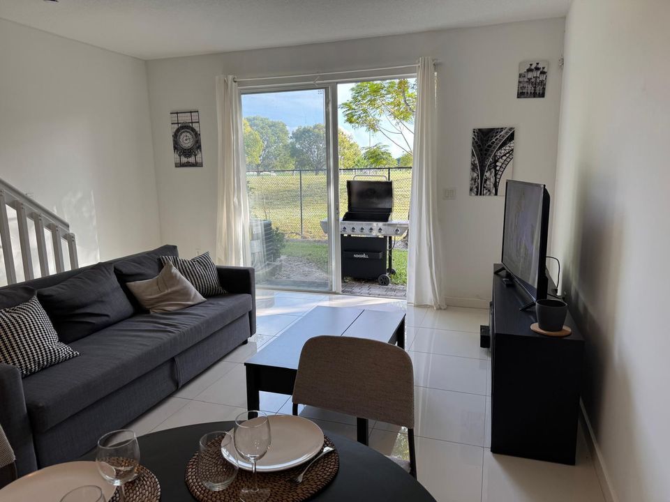 For Rent: $2,650 (2 beds, 2 baths, 1120 Square Feet)