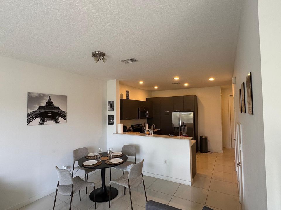 For Rent: $2,650 (2 beds, 2 baths, 1120 Square Feet)