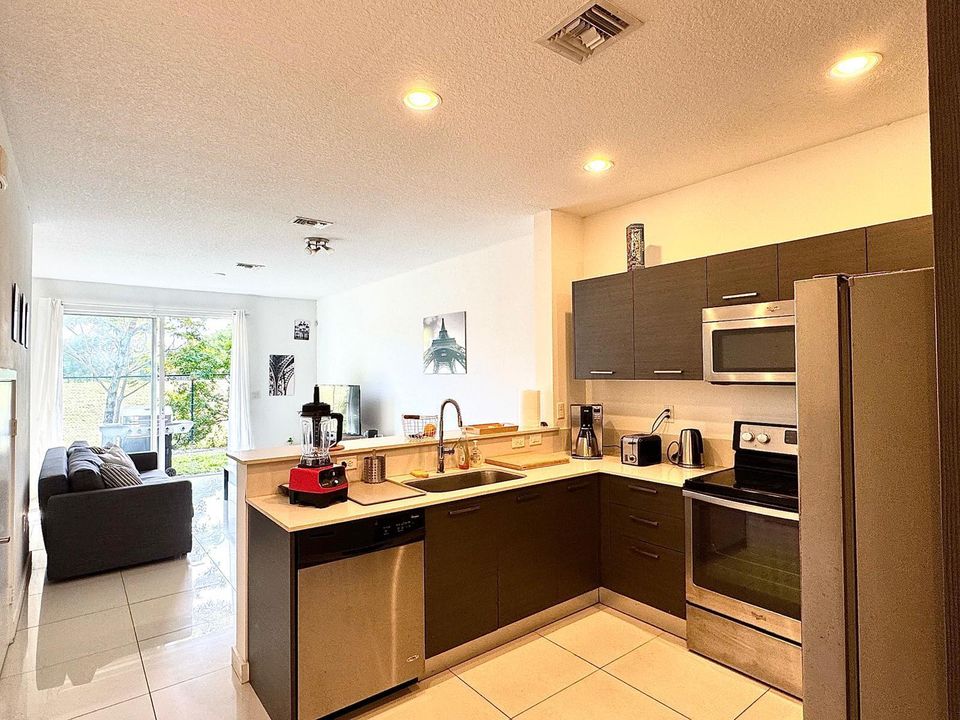 For Rent: $2,650 (2 beds, 2 baths, 1120 Square Feet)