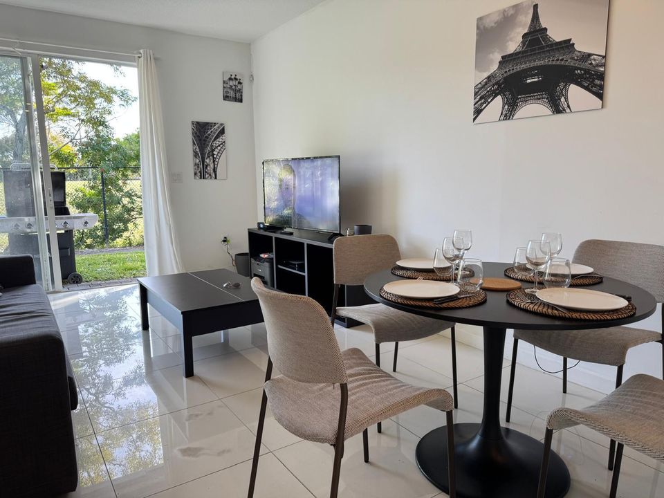 For Rent: $2,650 (2 beds, 2 baths, 1120 Square Feet)