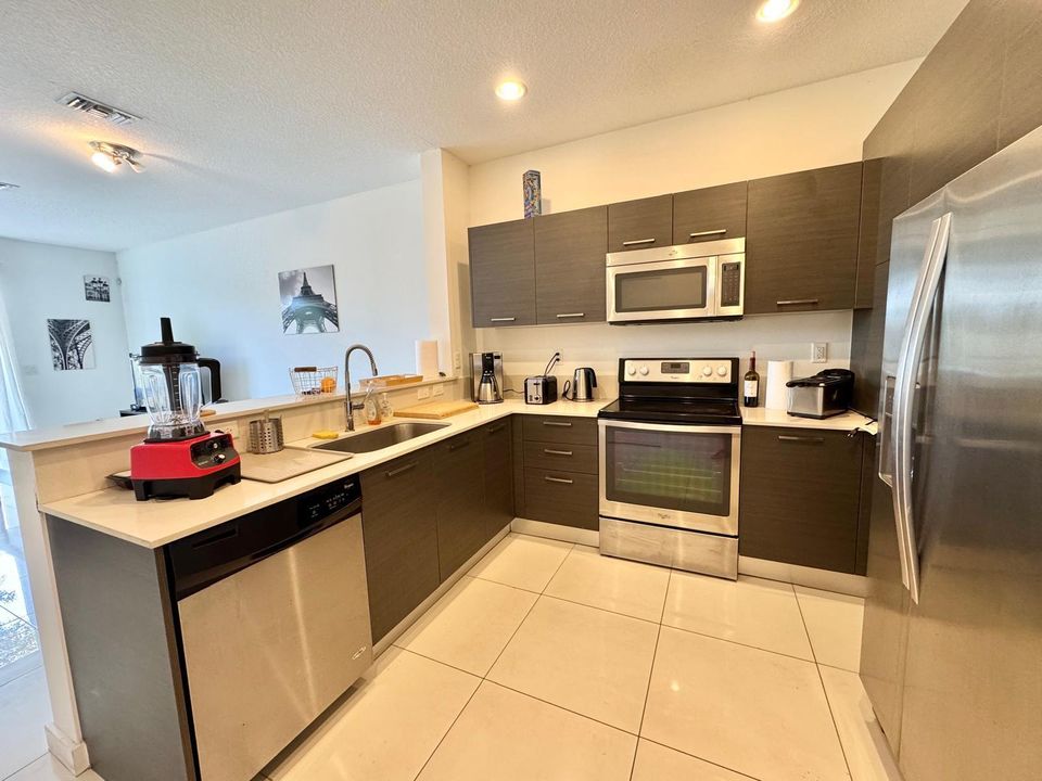 For Rent: $2,650 (2 beds, 2 baths, 1120 Square Feet)