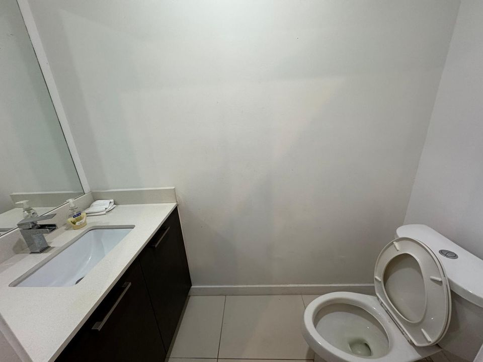 For Rent: $2,650 (2 beds, 2 baths, 1120 Square Feet)