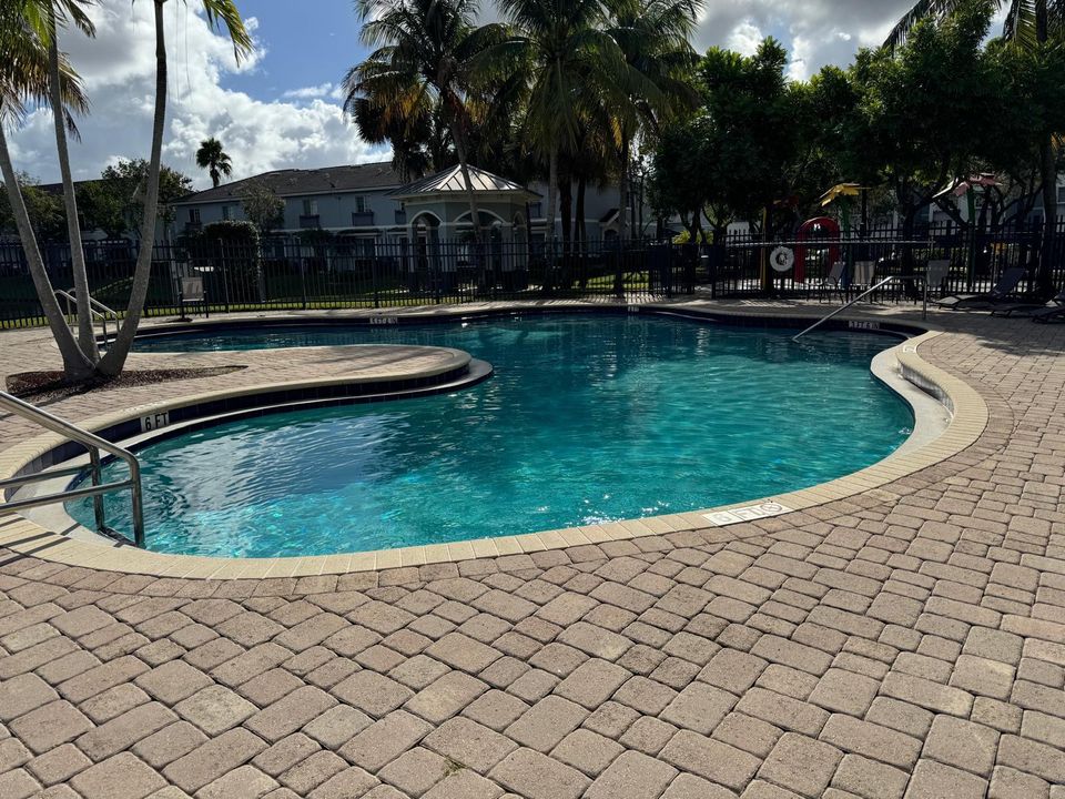 For Rent: $2,650 (2 beds, 2 baths, 1120 Square Feet)