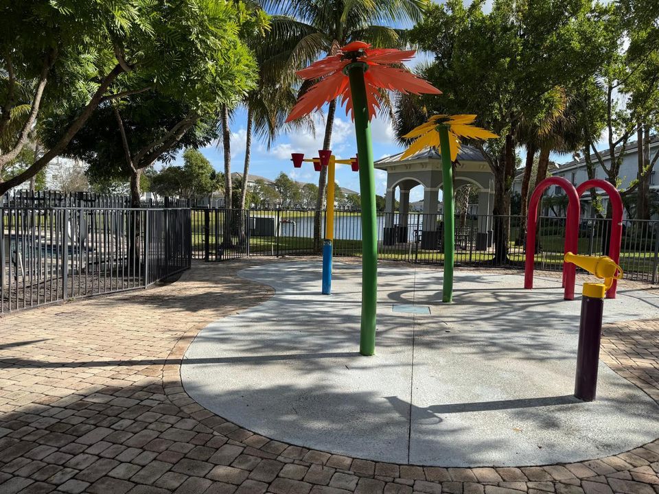 For Rent: $2,650 (2 beds, 2 baths, 1120 Square Feet)