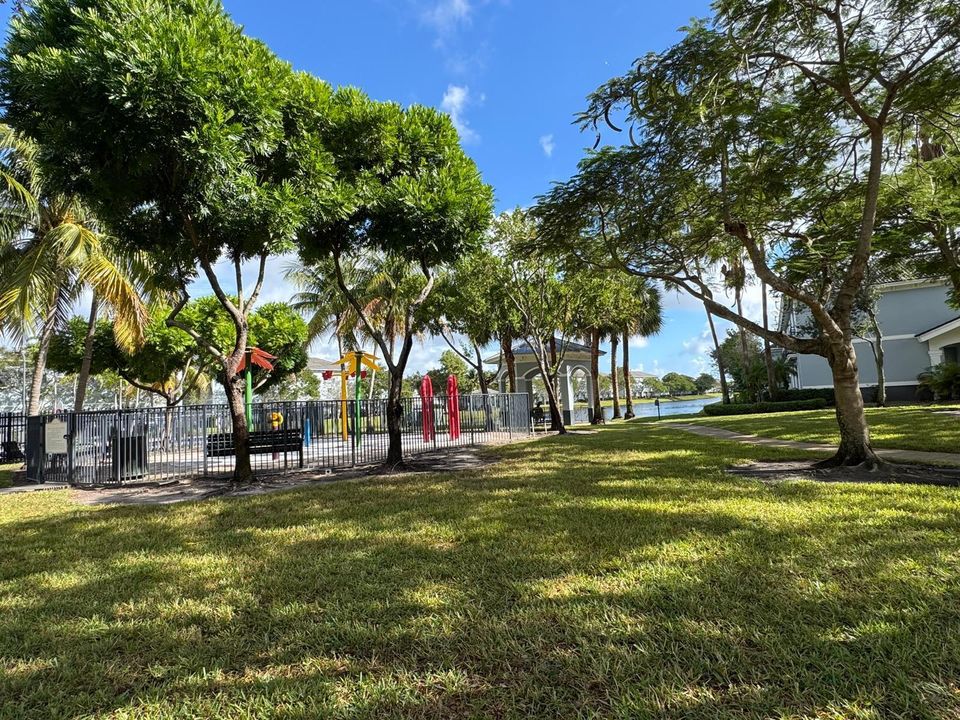 For Rent: $2,650 (2 beds, 2 baths, 1120 Square Feet)