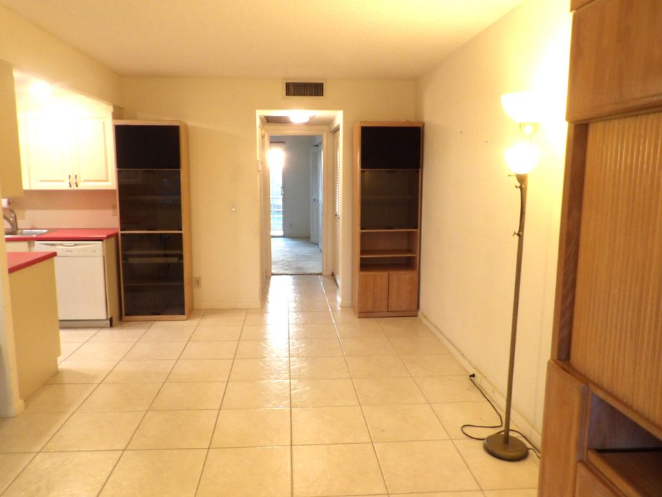 待售: $99,000 (1 贝兹, 1 浴室, 738 平方英尺)