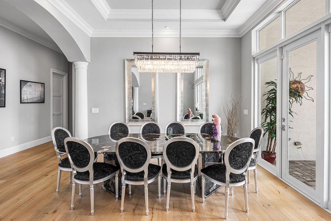 En Venta: $4,499,000 (6 camas, 6 baños, 5853 Pies cuadrados)