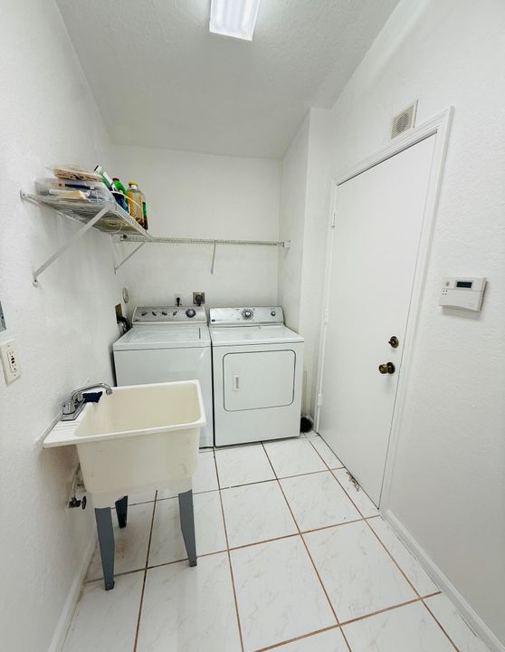 For Rent: $4,100 (3 beds, 2 baths, 1956 Square Feet)