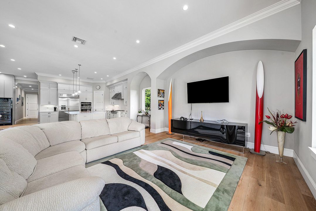 En Venta: $4,499,000 (6 camas, 6 baños, 5853 Pies cuadrados)