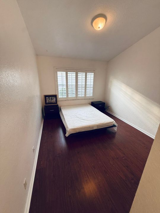 For Rent: $4,100 (3 beds, 2 baths, 1956 Square Feet)