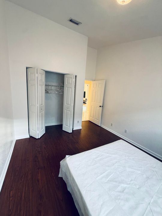 For Rent: $4,100 (3 beds, 2 baths, 1956 Square Feet)