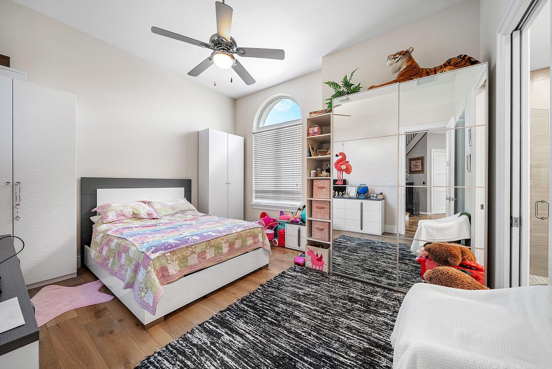 En Venta: $4,499,000 (6 camas, 6 baños, 5853 Pies cuadrados)