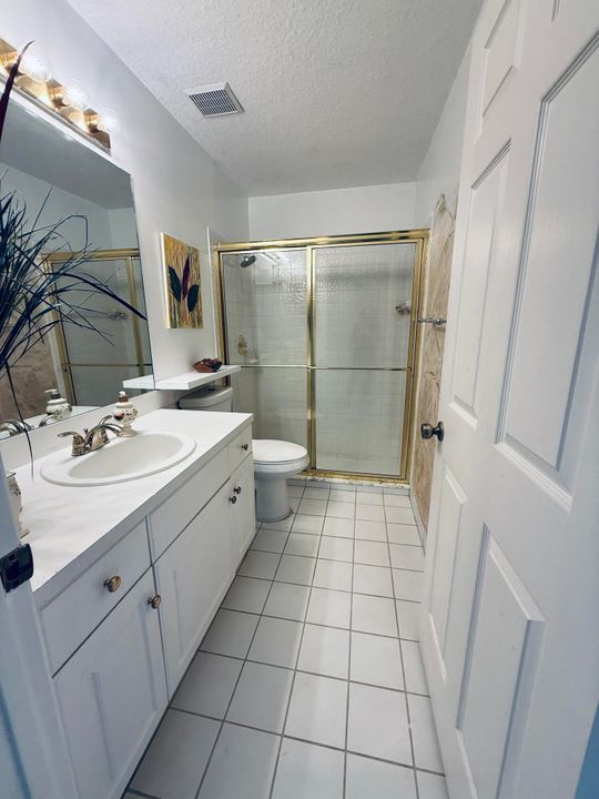 For Rent: $4,100 (3 beds, 2 baths, 1956 Square Feet)