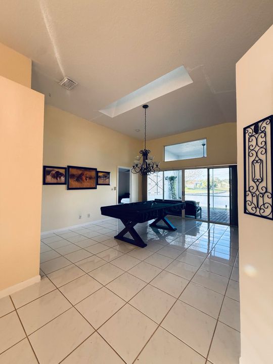 For Rent: $4,100 (3 beds, 2 baths, 1956 Square Feet)