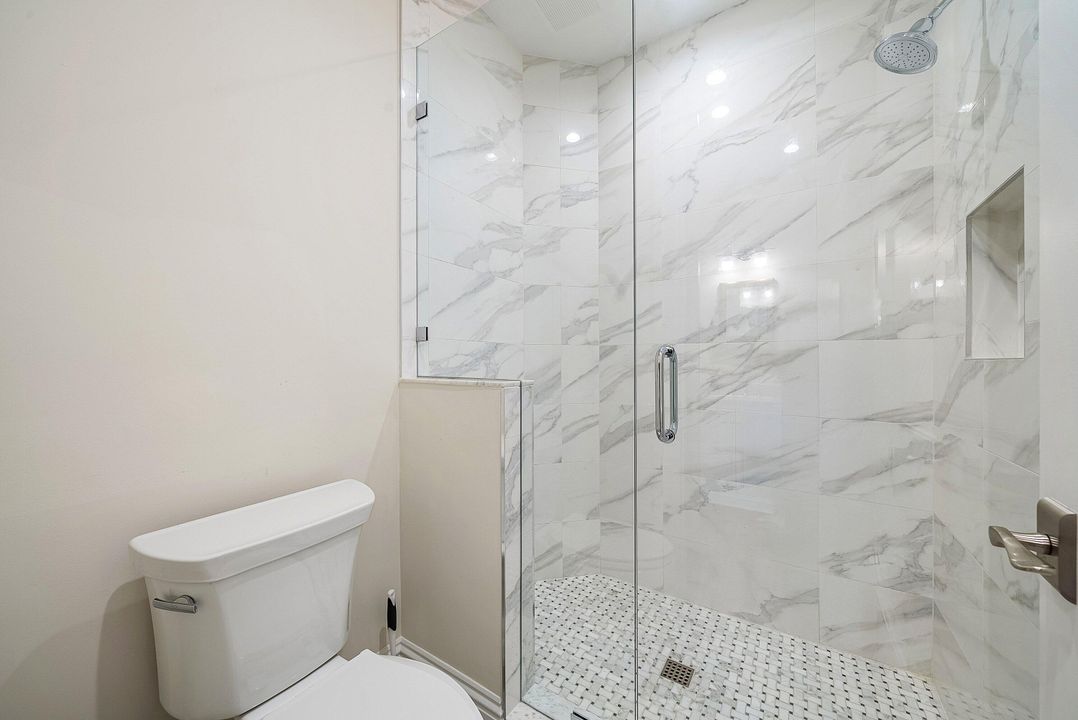 En Venta: $4,499,000 (6 camas, 6 baños, 5853 Pies cuadrados)