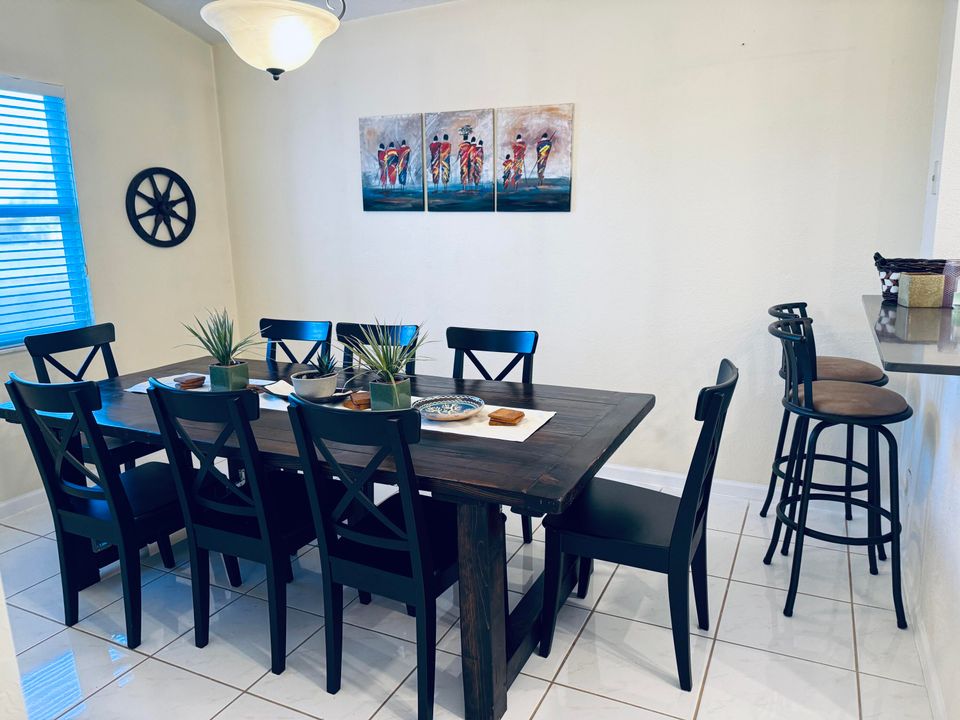 For Rent: $4,100 (3 beds, 2 baths, 1956 Square Feet)