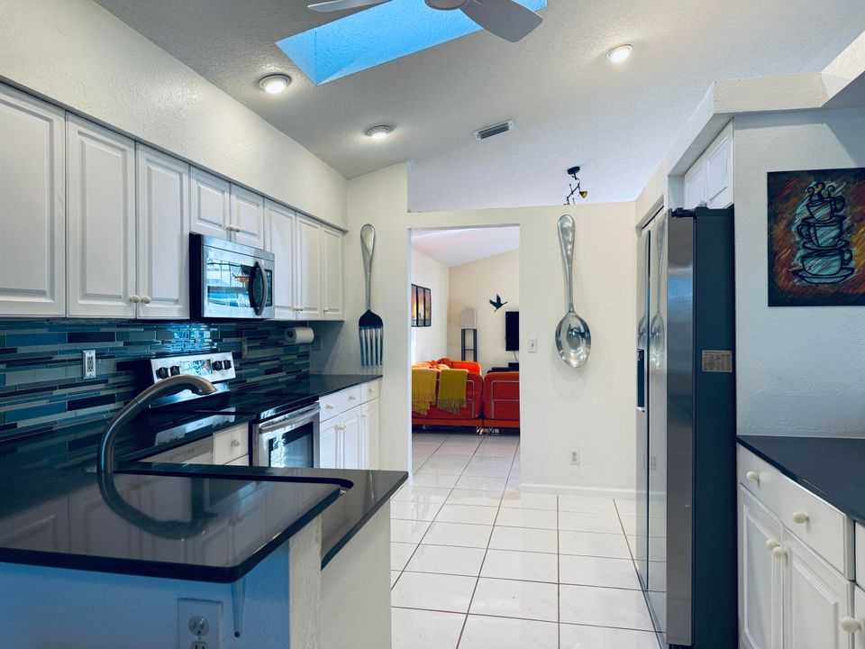 For Rent: $4,100 (3 beds, 2 baths, 1956 Square Feet)