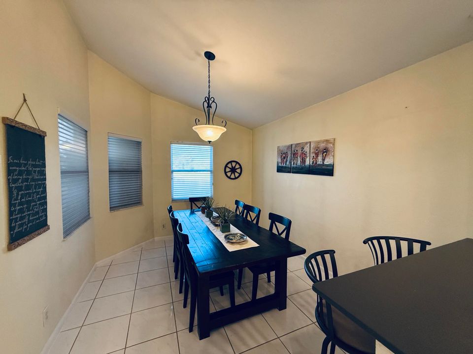 For Rent: $4,100 (3 beds, 2 baths, 1956 Square Feet)