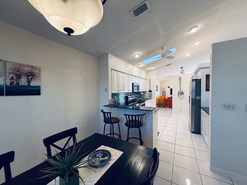 For Rent: $4,100 (3 beds, 2 baths, 1956 Square Feet)